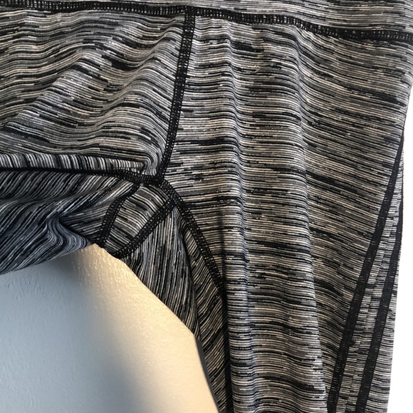 NWOT Aerie Womens Leggings Size Small Grey High Rise Capri - Picture 3 of 6